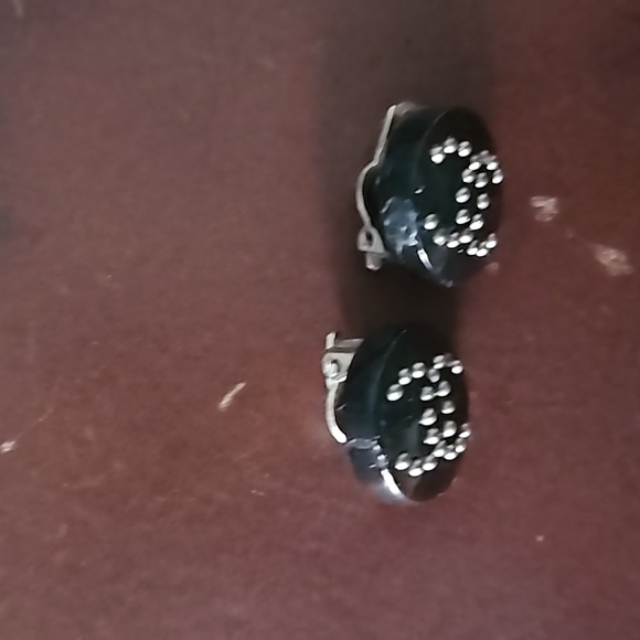 Chanel Vintage CC Logo Clip-On Black earrings - Picture 6 of 7